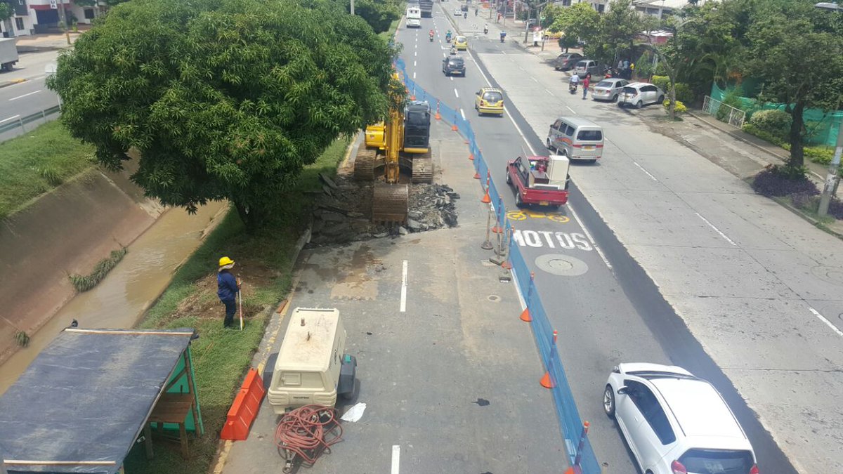 MovilidadCali's tweet photo. Inició hoy cierre de dos carriles de la autopista sur entre cra 64 y 66, por obras de @EMCALIprensa https://t.co/MG4Xk3OK1H