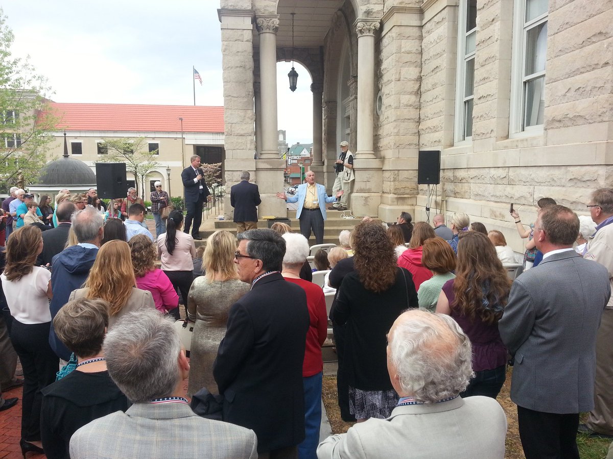 Scot_Lilly's tweet photo. Congrats HR Chamber of Commerce = 100 yrs old today.  Opening 50 year old time capsule today. Great history https://t.co/Yy5nTxkfUE