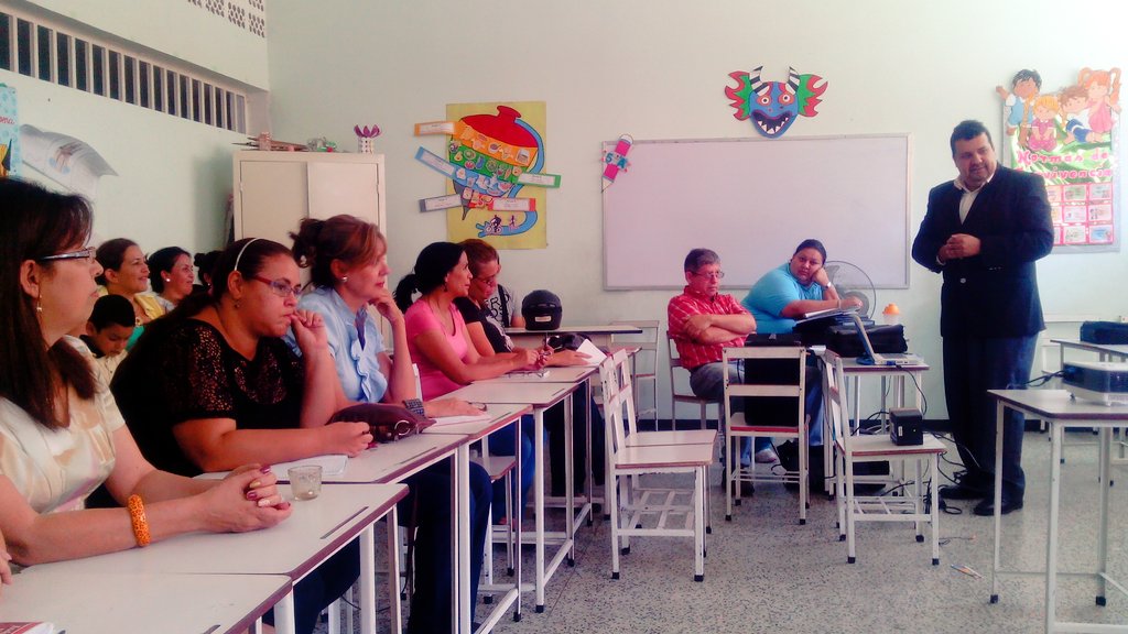 MedinaMYRO's tweet photo. @ebdrlrp @SilvaEleazarL @MunicipioSC @PDESanCristobal @PdeOrientacion Conversatorio de Evaluación. Profesor Leonardo https://t.co/SgqtRg5kSH