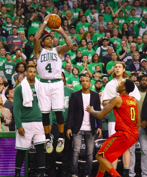 NBAHistory's tweet photo. Isaiah Thomas scored 113 points through first 4 games of the Playoffs; Last Celtic to do so? Larry Bird (113, 1988) https://t.co/dr5UWQ0lAN