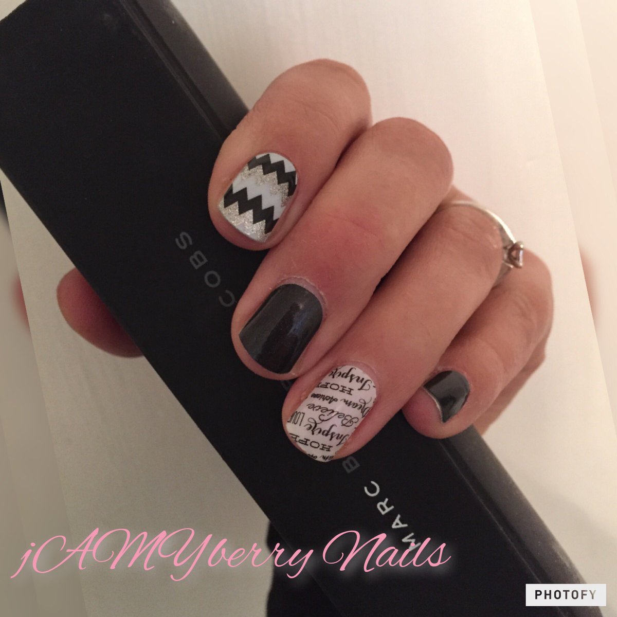 jAMYberryNails's tweet photo. Loving this mix! #jamicure #leadconsultant #jamberryuk #black #white #addicted https://t.co/sI397nj421
