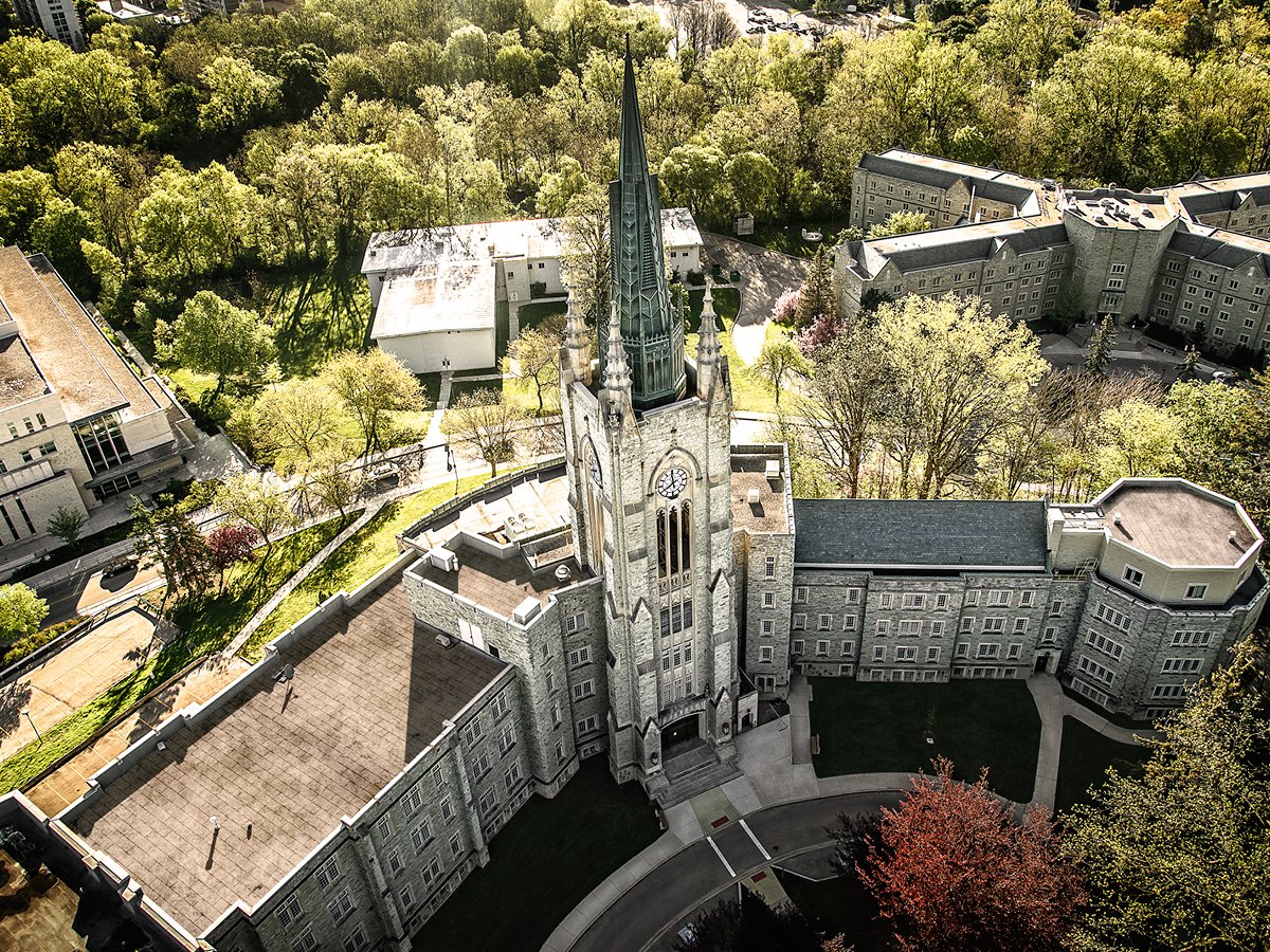 WesternU's tweet photo. 📽 Soar over campus from the Richmond Gates to Middlesex College: https://t.co/Yq4Jvc6jN7 https://t.co/nGrGpmWQaM