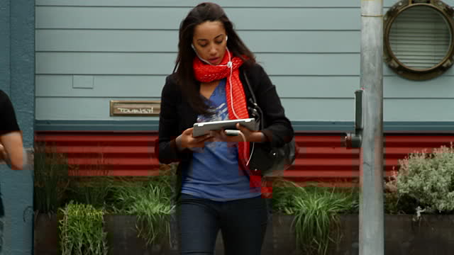 TPSPRowe's tweet image. It's not just drivers that get distracted. Please pay attention when crossing the street. We care about you!