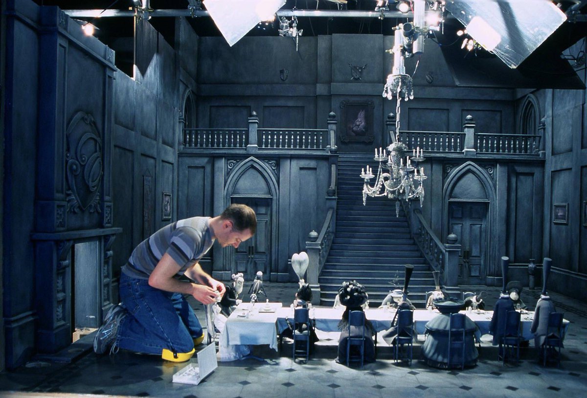 MakingTheMovies's tweet photo. Behind the scenes of Tim Burton's Corpse Bride, 2005.

#BehindTheScenes #TimBurton #CorpseBride https://t.co/v55WSoxQCA