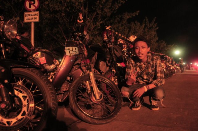 Dimalam itu dengan sejuta kuda besi