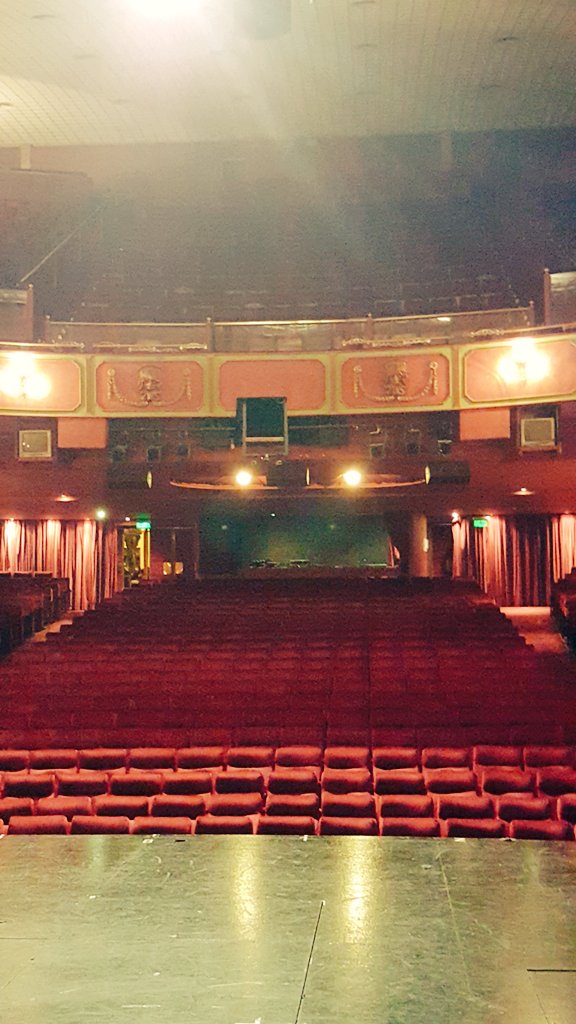 El Nacional listo para <a href="/LaSeleccionMus/">La Selección Musical</a> hoy también lleno!!!! Una fiesta total!!!!