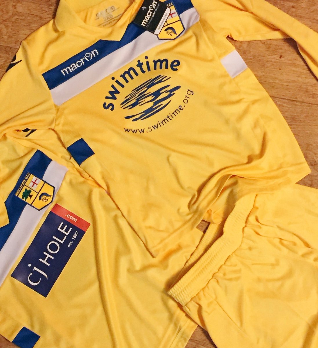 New <a href="/HucclecoteYFC/">HucclecoteYFC</a> U7's kit thanks to <a href="/SwimtimeSW/">Swimtime SW</a> &amp; <a href="/CJHoleHucc/">The Gloucester Agent</a> for the sponsorship #HYFC <a href="/MacronStore/">Macron Store</a>