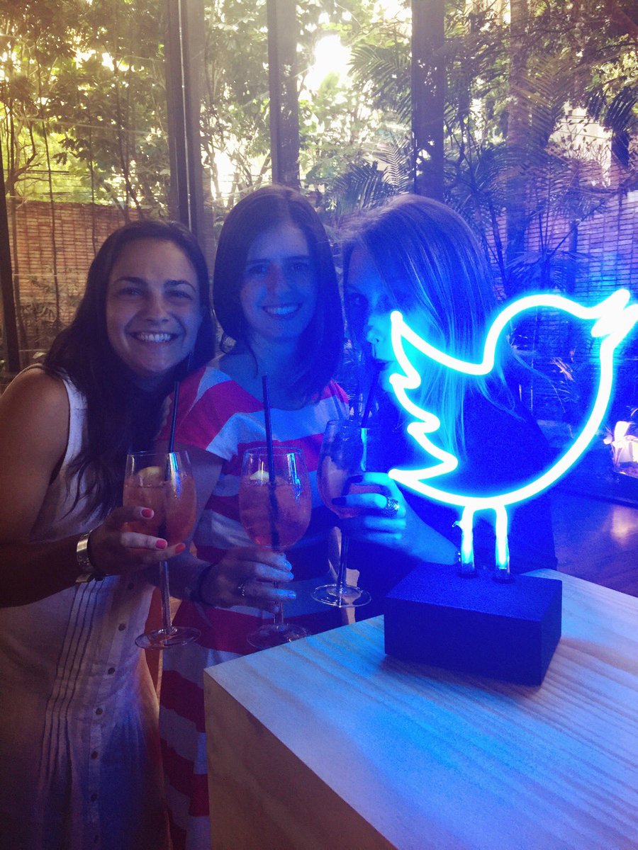 bschnaid's tweet photo. Spritz Angels #TwitterViewingParty https://t.co/HNY3xo1EbI