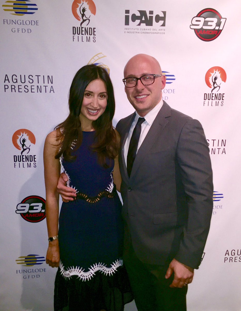 At the Vuelos Prohibidos screening w <a href="/JaredWeinerNYC/">Jared Weiner</a>. Thank you <a href="/FUNGLODE/">FUNGLODE</a> <a href="/LeonelFernandez/">Leonel Fernández</a>!Well done <a href="/duendefilms/">Duende Films</a> 👍🏻