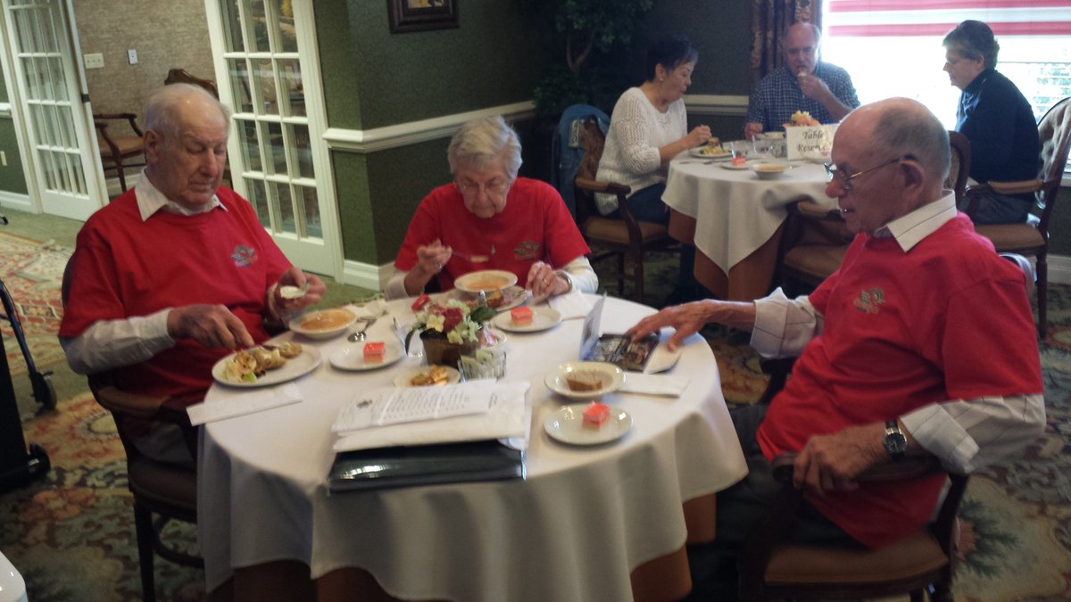 TTowngrit's tweet image. Visiting Puget Sound Honor Flight attendees at their welcome back lunch at #HarborPlace in #gigharbor.