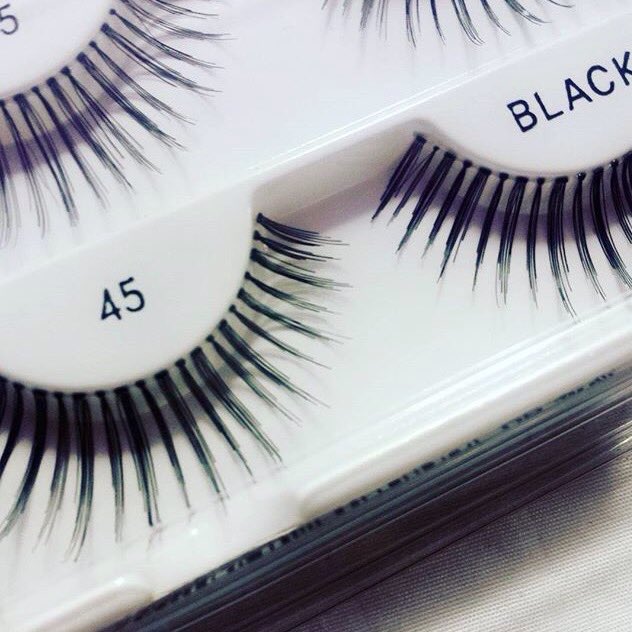 AndreaLashes's tweet photo. #AndreaLashes in 45 are perfect for that spiky flare with moderate volume and length! 📷: @merrmaidbeautyy https://t.co/bUlfPvjHdf