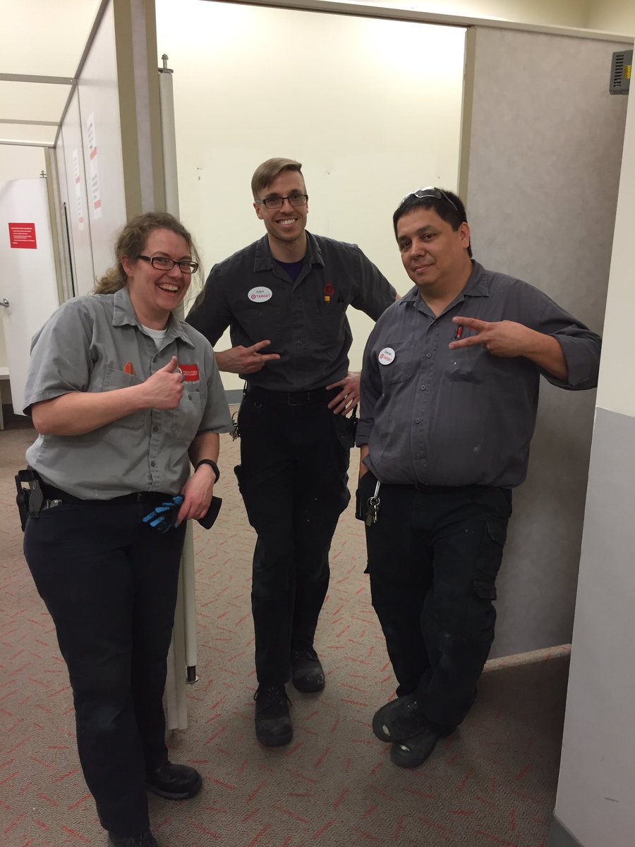 BrendaStew_art's tweet photo. PMTs helping PMTs! @1245 @chelsea_murphy @etwellman @DaleVenteicher @RawaySari https://t.co/YzFKKw5iqe