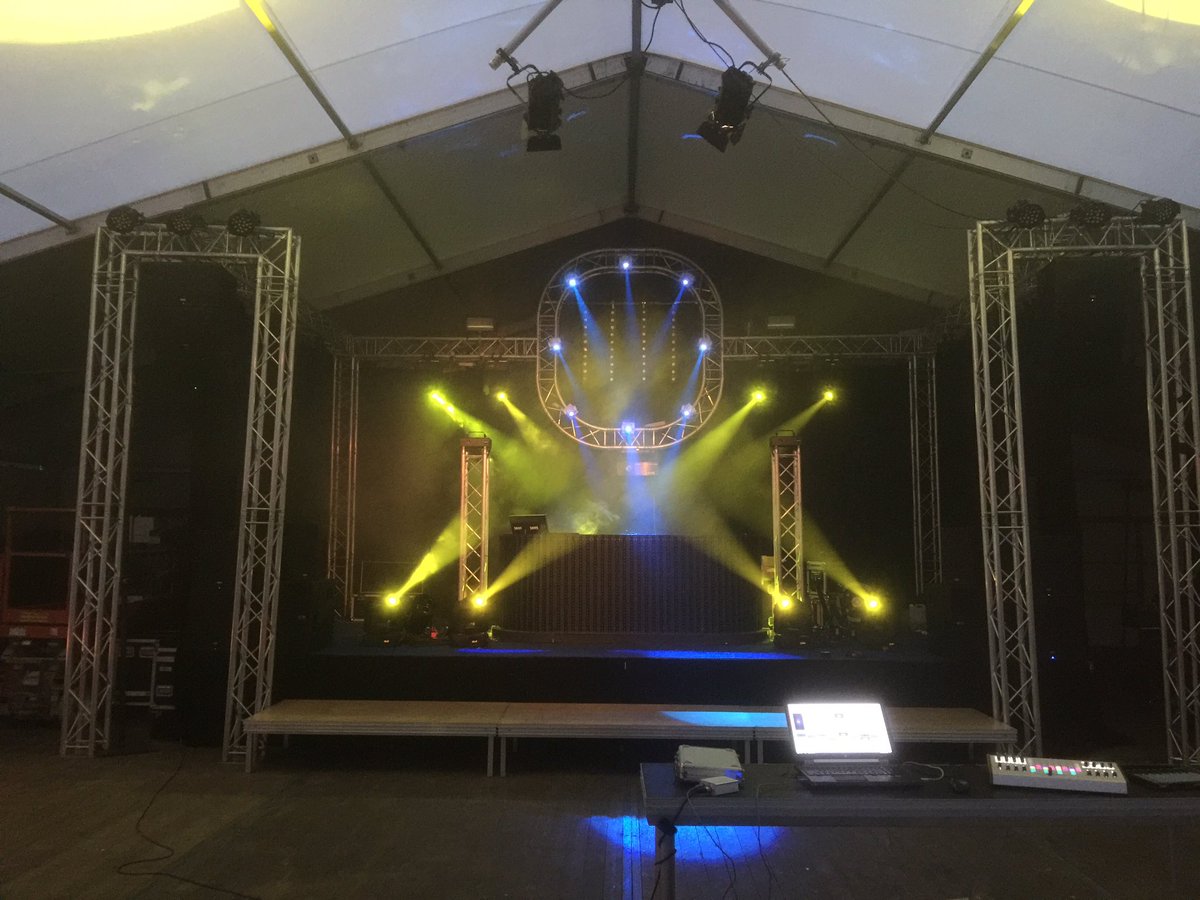 Wat een weer minsen. Gelukkig is het in de tent droog en warm. Zin in vannacht