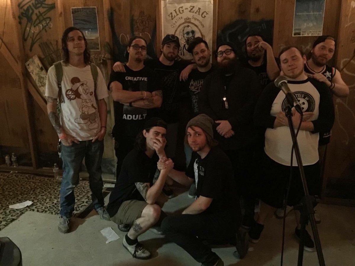 locketrock's tweet image. Big ups to our brothers @thenewscanwait for having us for 5 days. Check em out now! #griffstips #twophones #sixjobs