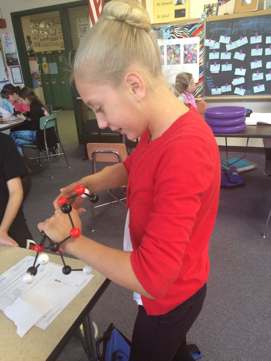 JenniferKolar5's tweet image. What does an atomic model have to do with a black box?  #collaborativelearning #scientificmodels @LakeForestSD67