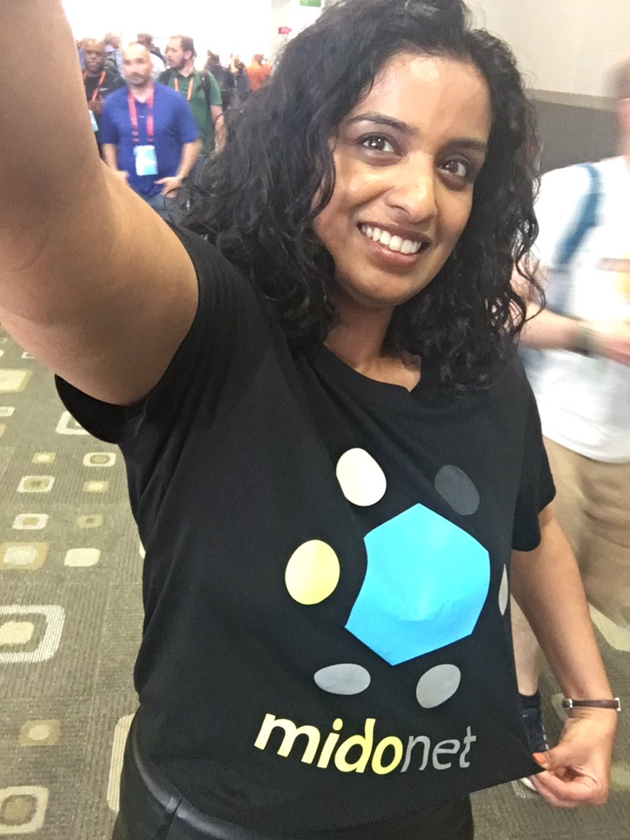 _techcet_'s tweet photo. #openstackselfie with my #midonet shirt #WeAreOpenStack @midokura https://t.co/nagdLiyiAT