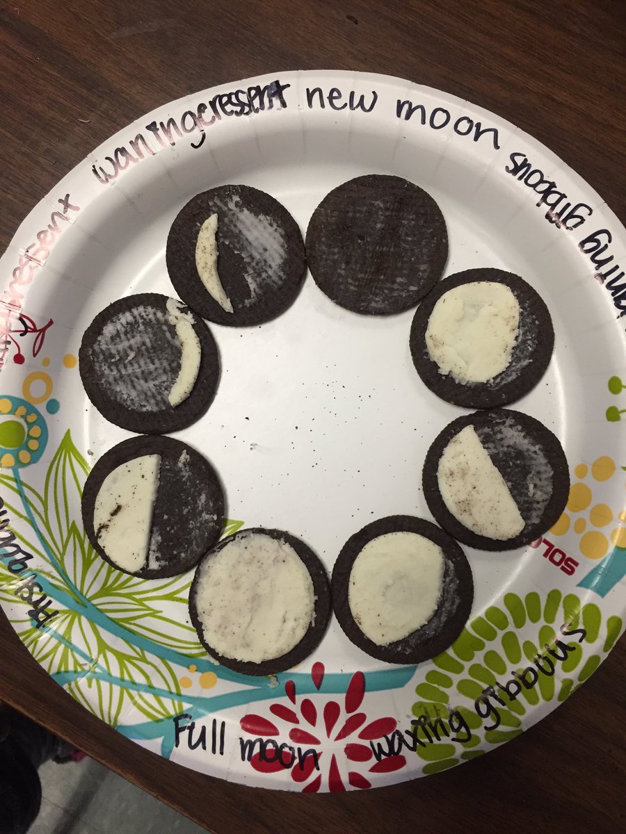 missbethaugust's tweet photo. Oreo moon phases! Yum😋 @MarshallElement @MMustangPTA https://t.co/dog3TlJZd3
