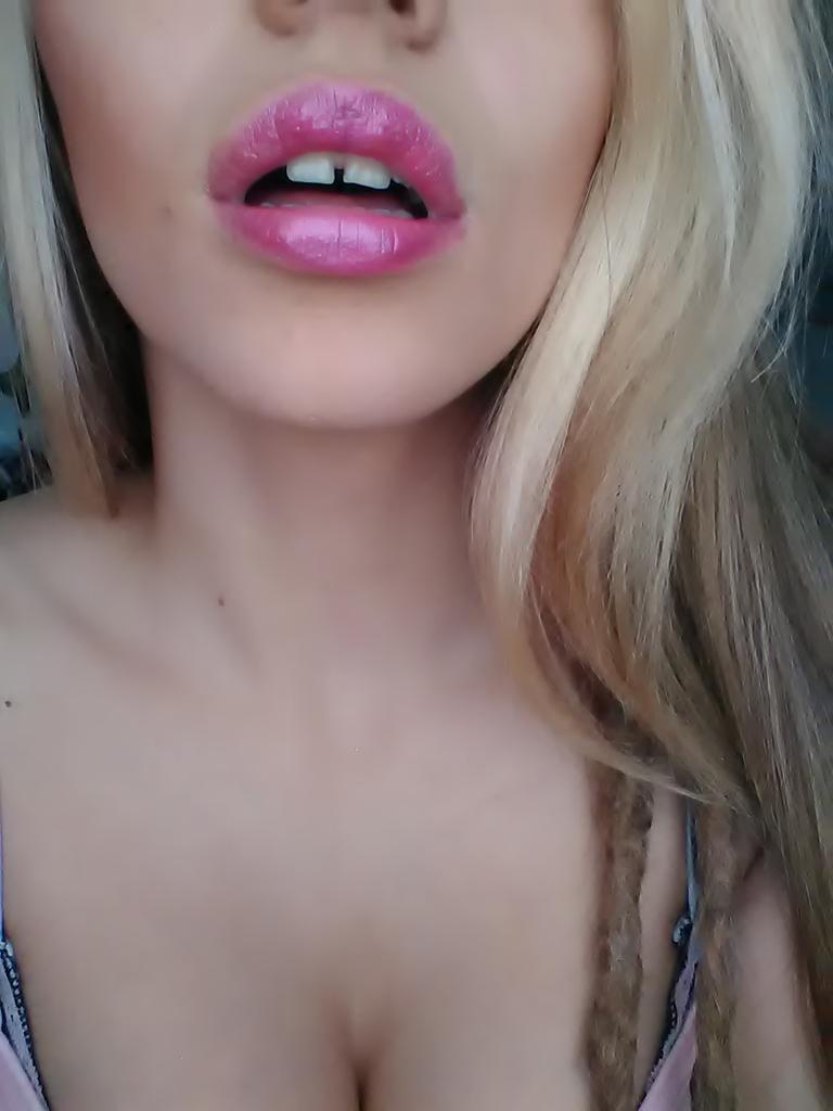 Jenniflyweed's tweet photo. 👋😙Adiós problemas. Hola,felicidad. https://t.co/5v6Byc5a1A