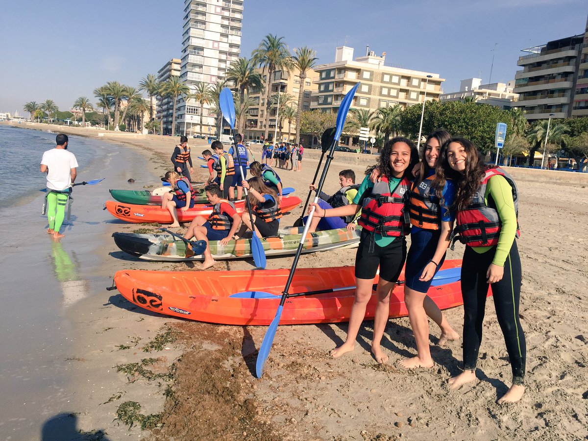 IESCapDelAljub's tweet photo. #3ESO Gran día de playa... #bewatersports https://t.co/ECQKcLyXer