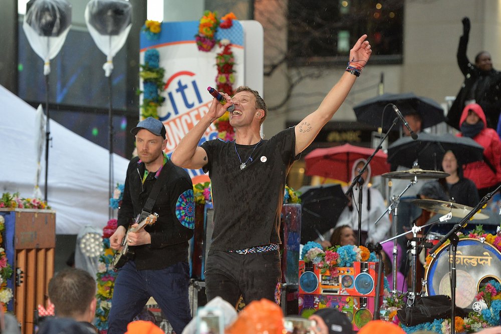 SPIN's tweet photo. .@coldplay’s Chris Martin and an eighth grade band covered Prince's "Raspberry Beret” https://t.co/MmO1AFrcLc https://t.co/QjSIKvQRXL