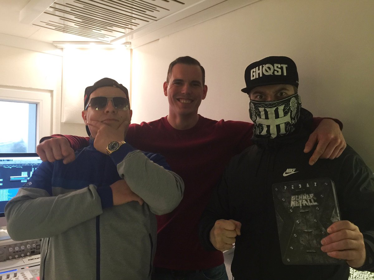 blokksta's tweet photo. Mit @DNPBERLIN kurz mal @Pedaz45 bei der Arbeit nerven und eine Schwermetall Box klauen! https://t.co/fnnMfT5iDa