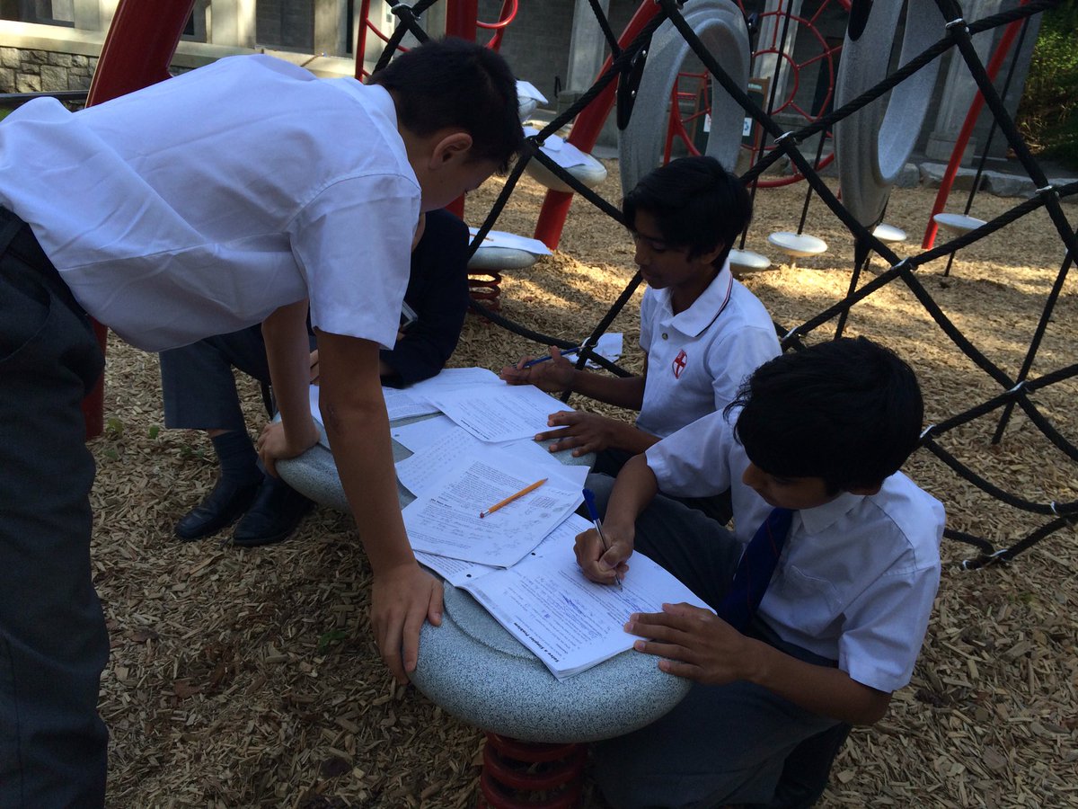 StGeorgesGrade7's tweet photo. #outdoormathclass #figureitout #problemsolving https://t.co/XeL7VCx49D