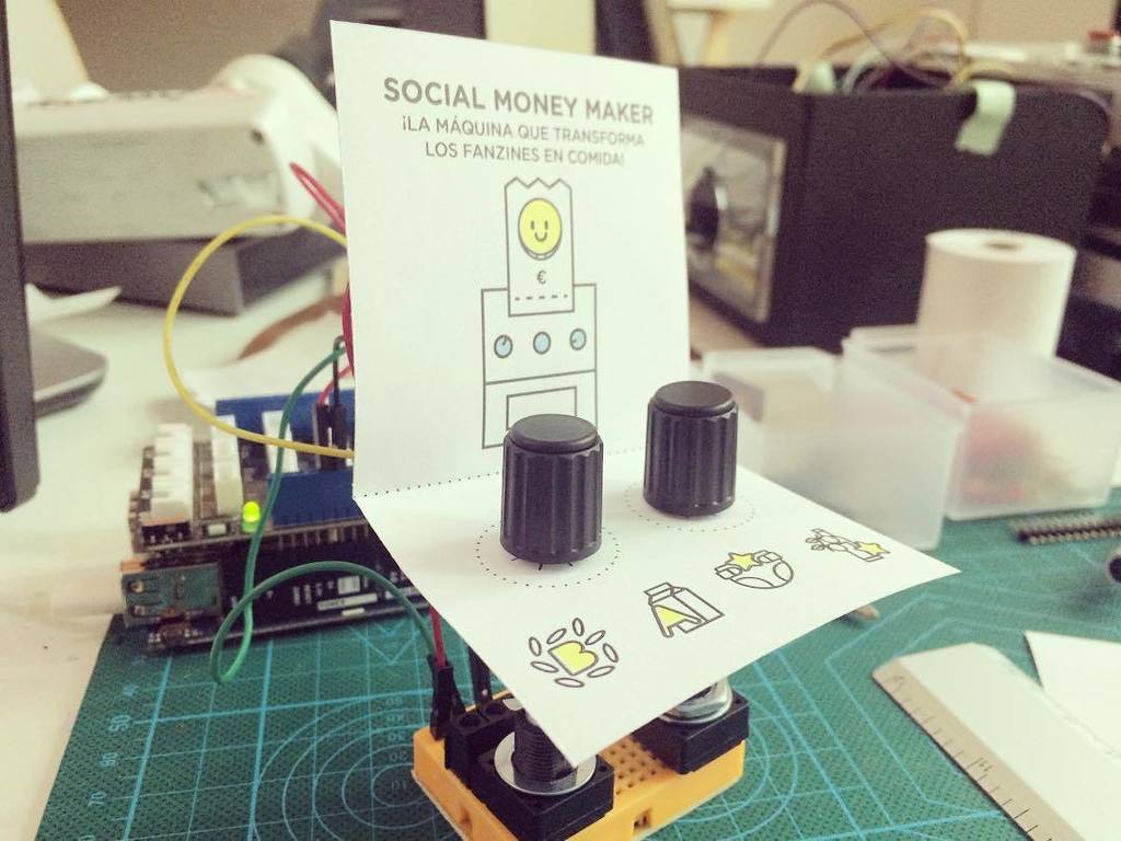 flanlog's tweet photo. #prototyping and coding the #socialMoneyMaker for the #FAV with @hostiaunlibro :D
#arduino #termalPrinter #buildAn… https://t.co/BXLlPNKOx4