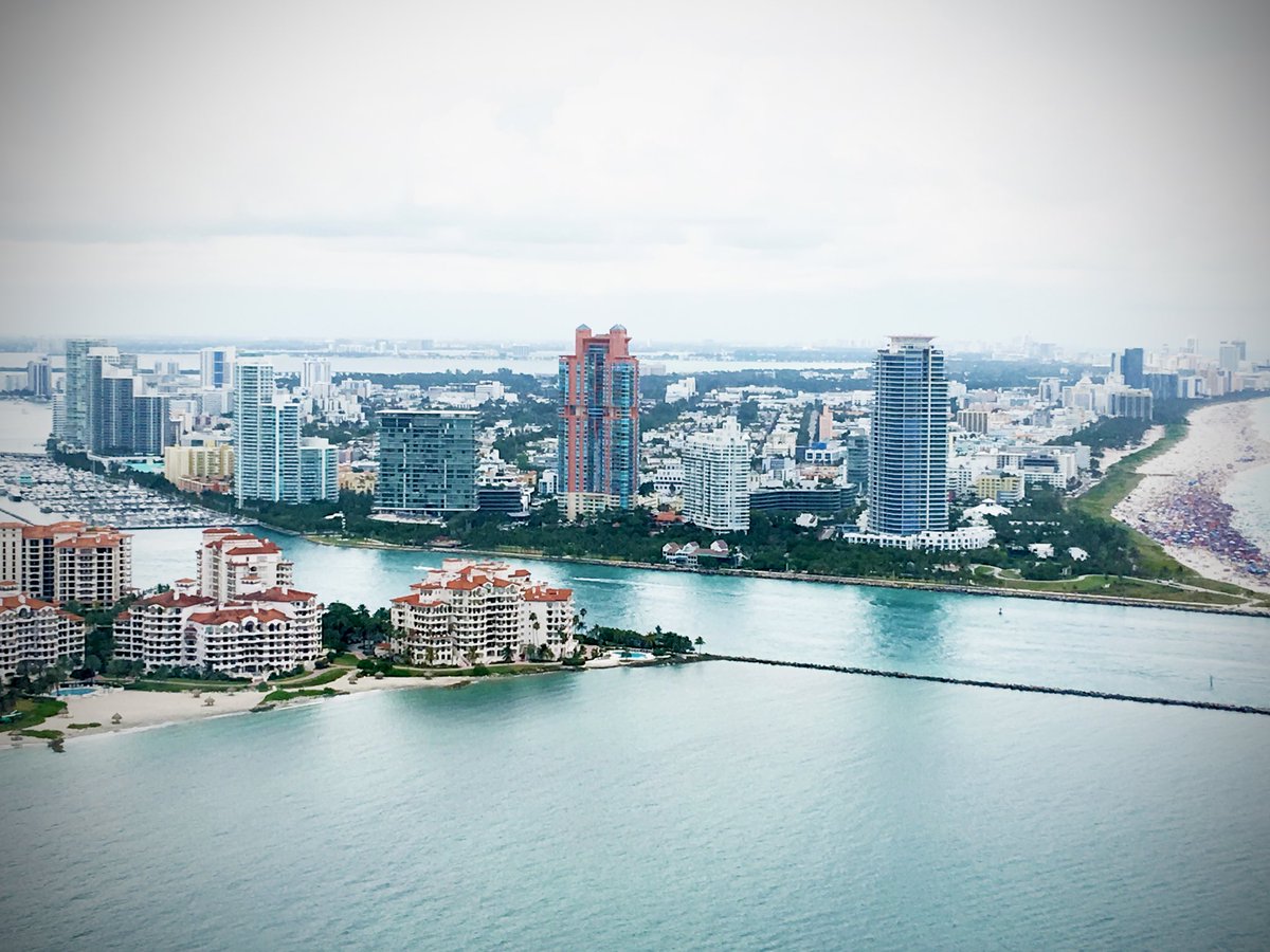 AnthDigiMedia's tweet photo. #aerialphotography over #fisherisland #miamibeach for #floatopia #floatopia2016 #floatopiamiami #miami #photography https://t.co/KOaym7F9oH