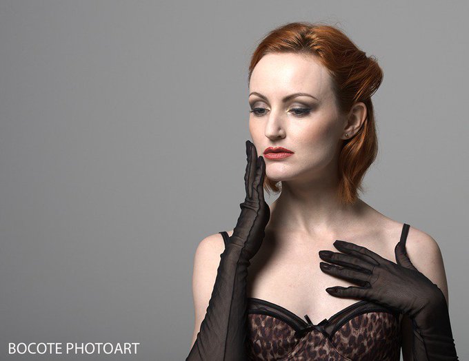 A favourite pair of #gloves &amp; my @playfulpromises #bra.  #redhead #lingerie #anitadebauch #pinup #vintage<a href="/tag/gloves"class="tags">#gloves</a><a class="tags" target="_blank" title="On Twitter" href="/?out=eyJ0eXAiOiJKV1QiLCJhbGciOiJIUzUxMiJ9.eyJpYXQiOjE3MjE2NDI5NjksImlzcyI6InR3cG9ybnN0YXJzLmNvbSIsIm5iZiI6MTcyMTY0Mjk2OSwiZXhwIjoxNzUzMTc4OTY5LCJyZWRpcmVjdF91cmwiOiJodHRwczovL3R3aXR0ZXIuY29tL3BsYXlmdWxwcm9taXNlcyJ9.7zIXK3_0B_wIjkihFQtxIlQIUicaPYslEosrMVYP8saULgLgy1Vux6CtwXwmcFEn1PNmEahQXnBrd5NNHy3kJQ">@playfulpromises</a><a href="/tag/lingerie"class="tags"><span>#lingerie</span></a><a href="/tag/glamour"class="tags"><span>#glamour</span></a><a href="/tag/vintage"class="tags"><span>#vintage</span></a><a href="/tag/pinup"class="tags"><span>#pinup</span></a><a href="/tag/redhead"class="tags"><span>#redhead</span></a><a href="/tag/bra"class="tags"><span>#bra</span></a>