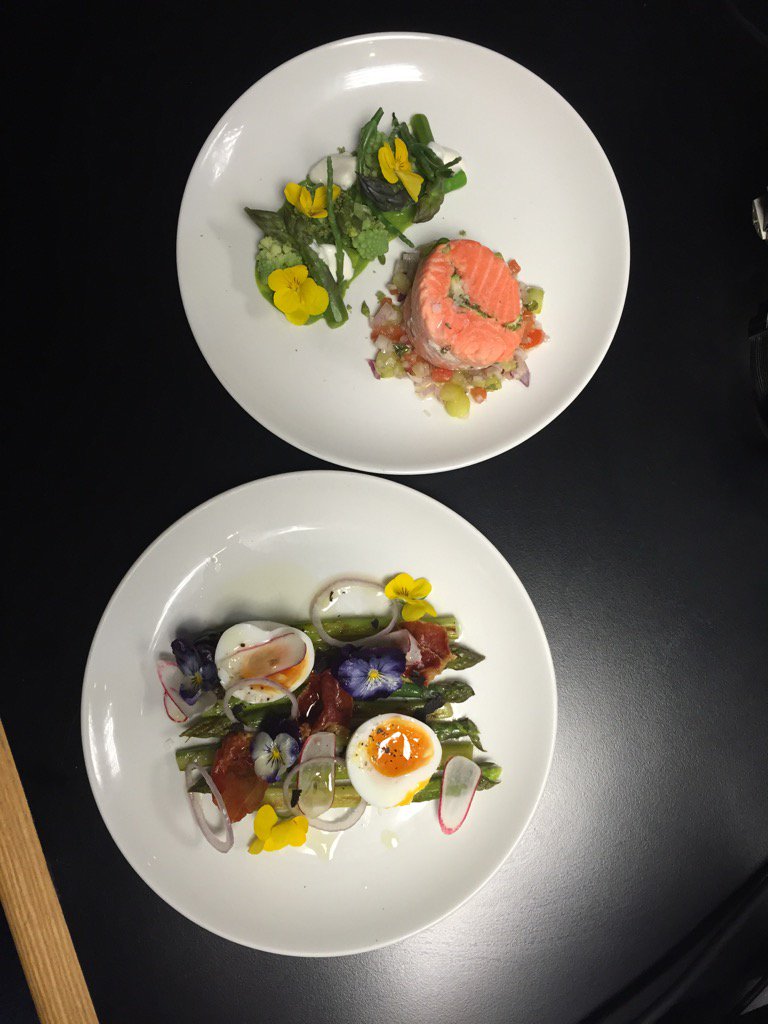 The dishes using asparagus prepared by Marcus @TheHollowsCh2 that <a href="/GavinMatthews2/">Gavin Matthews</a> is about to eat