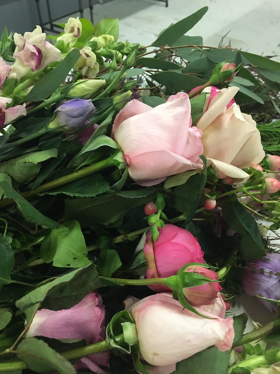 AshleyJacobsTV's tweet photo. New: @OlyveFlowers offers #sipsandstems class! Perfect girls night out or #MothersDay gift. I have details on @CBS8 https://t.co/7VCacdxbwp