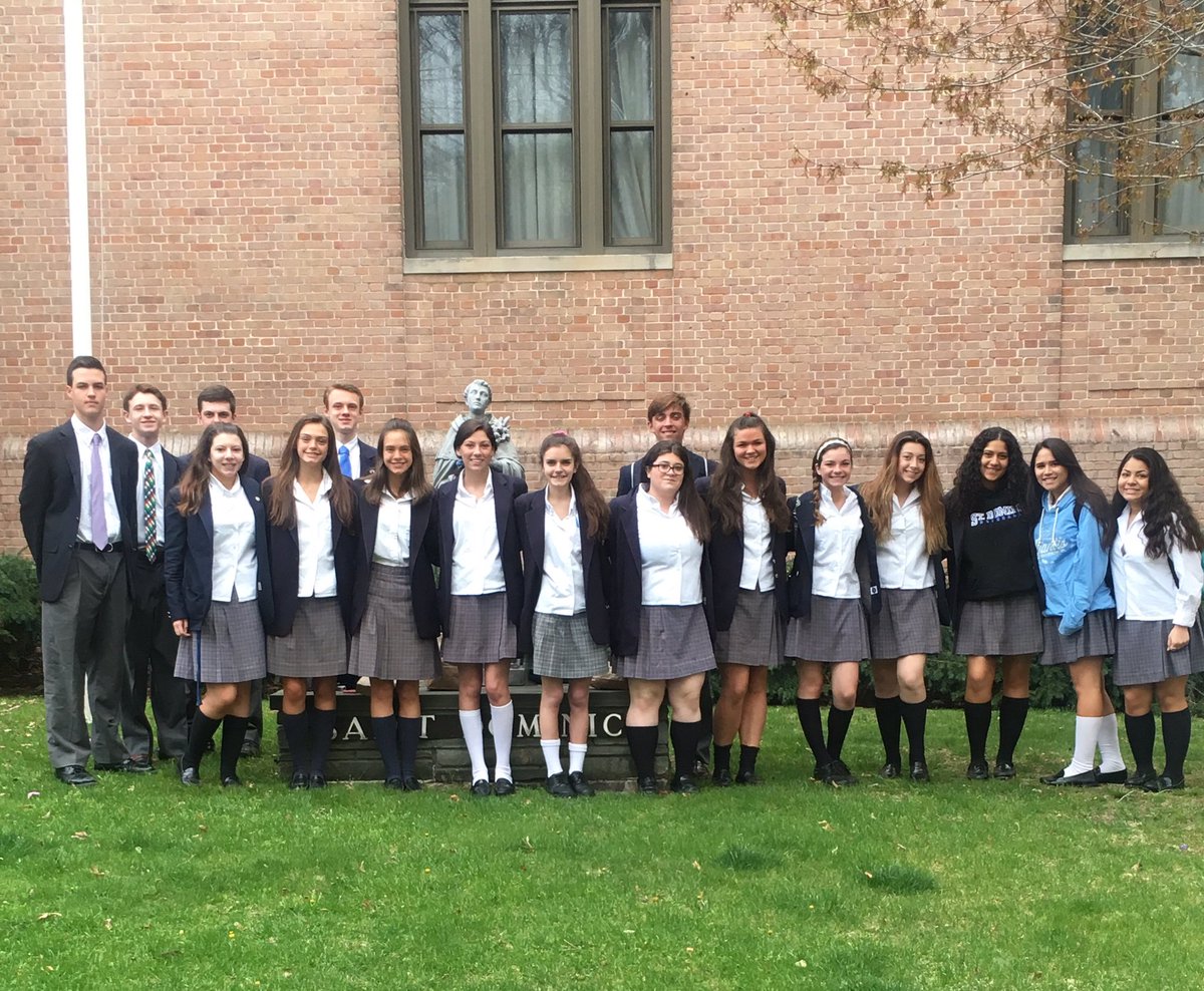 StDomsHS's tweet photo. 17 members of #Doms17 prepare to become Eucharistic Ministers. #BayhawkFamily #DigitalDoms https://t.co/KGVSXUXrMz https://t.co/nRMRF3zvEp