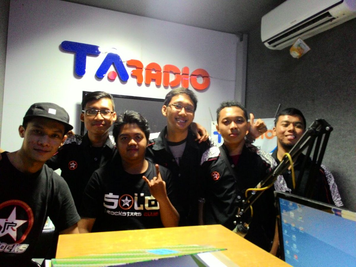 JRSSOLO's tweet photo. Terimakasih TA Radio dan kalian guys.  Keren tur gayeng. | satukan hati bulatkan tekad. J-Rockstars Solo 1spirit https://t.co/vROYULNjOm