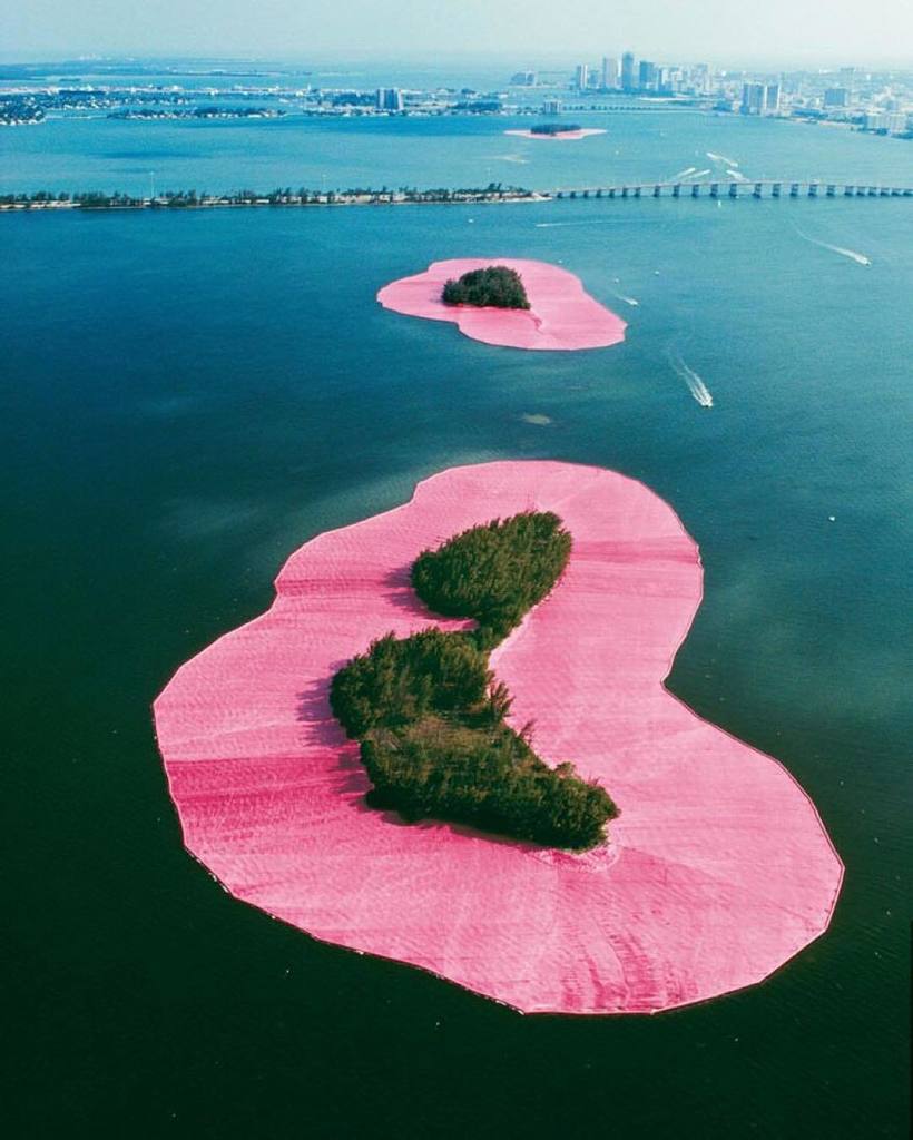 TASCHEN's tweet photo. Christo and Jeanne-Claude, Surrounded Islands, Biscayne Bay, Greater #Miami, #Florida, 198… https://t.co/fTl6fV8GJJ https://t.co/BXCQ7oadpD