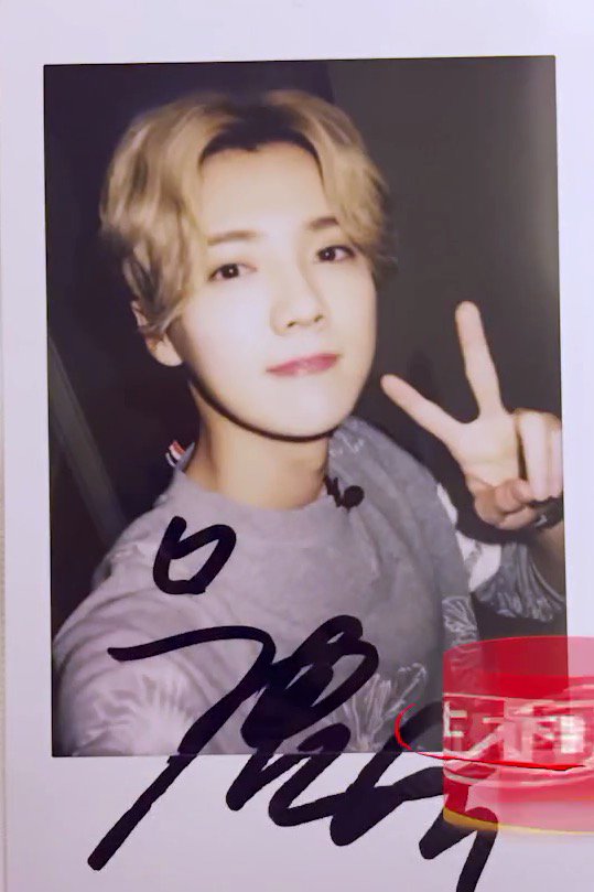 EXOBEAKHYUN_TB's tweet photo. โพลาลอย คุณลู่คือแบบ ทำหน้าตลด ถ่ายมุมต่ำยังไงๆก็สวยอ่ะแบบยอมมม T^T cr.@九九碗小葱 https://t.co/gqGU9M5uru