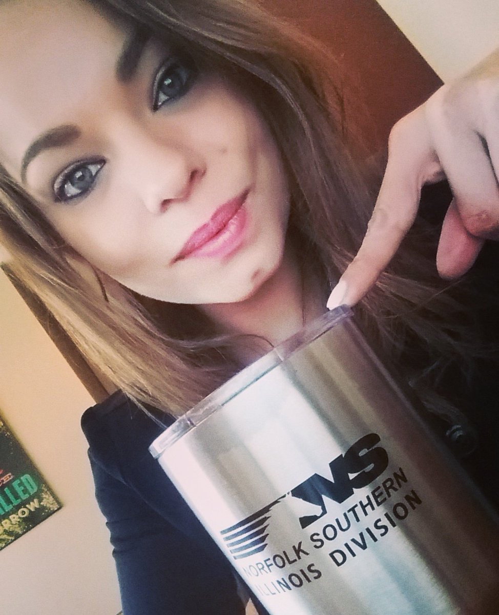 TheRealKariK's tweet photo. Dad gave me a 30-oz coffee cup from his company @nscorp bc he understands the grind. #tomkramer #coffee #hustle https://t.co/qBRk8tkCdH