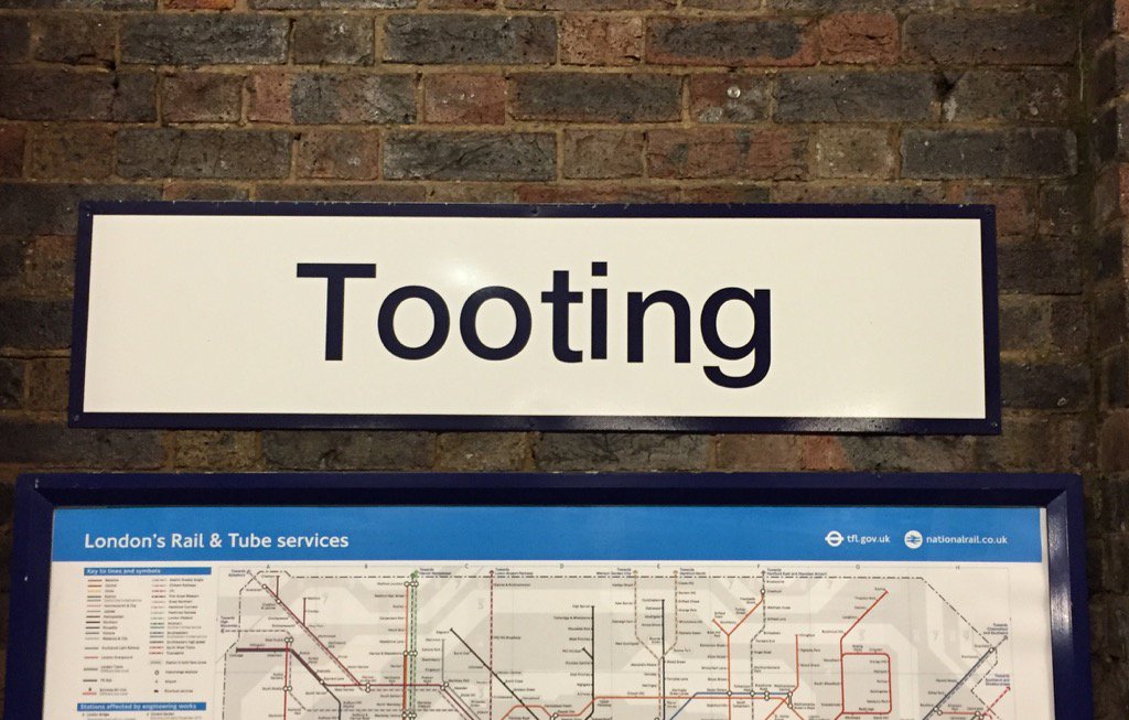 Something's not quite right with the spacing here #signage #Tooting #rail #signwriter