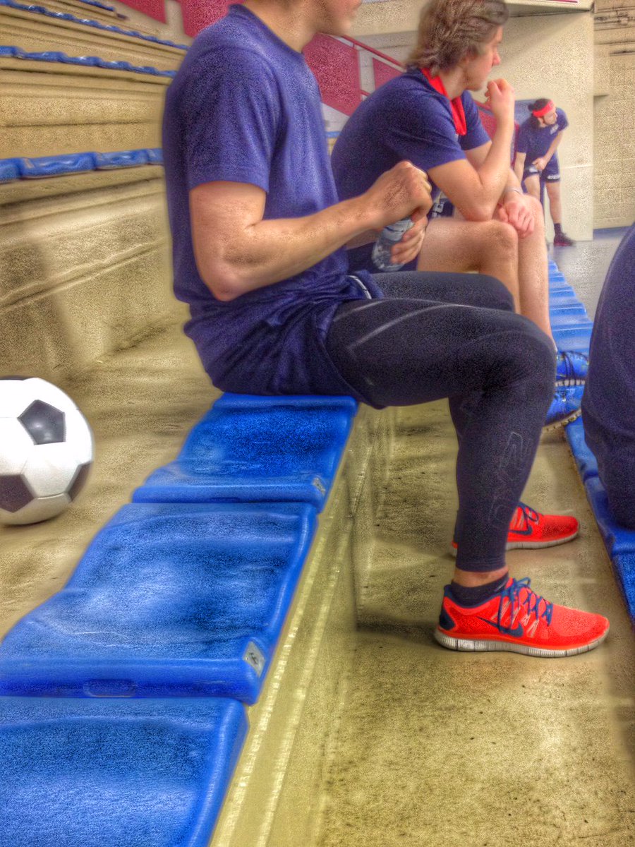 2XUcanada's tweet image. The @BrooksBandits are training harder and recovering faster, thanks to #2XUCompression #TwoTimesYou 📷