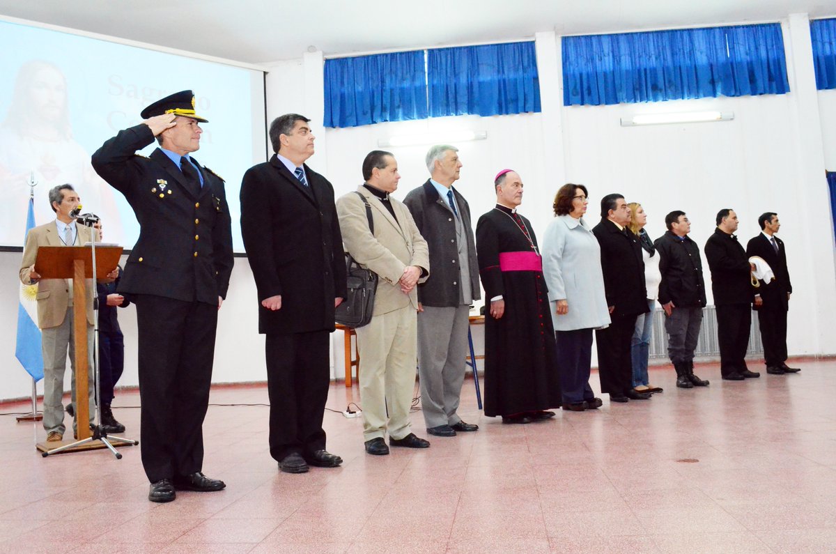 Educacion_SL's tweet photo. Monseñor Martínez visitó el Instituto Superior de Seguridad de Pública #Educación2016 #SanLuis @MarceloAmi https://t.co/FlkbIQzCJx