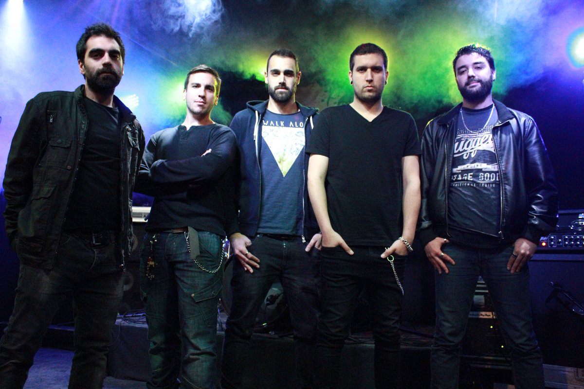 Welcome to Sergio González (drums) and Manu Fuentes (bass)!