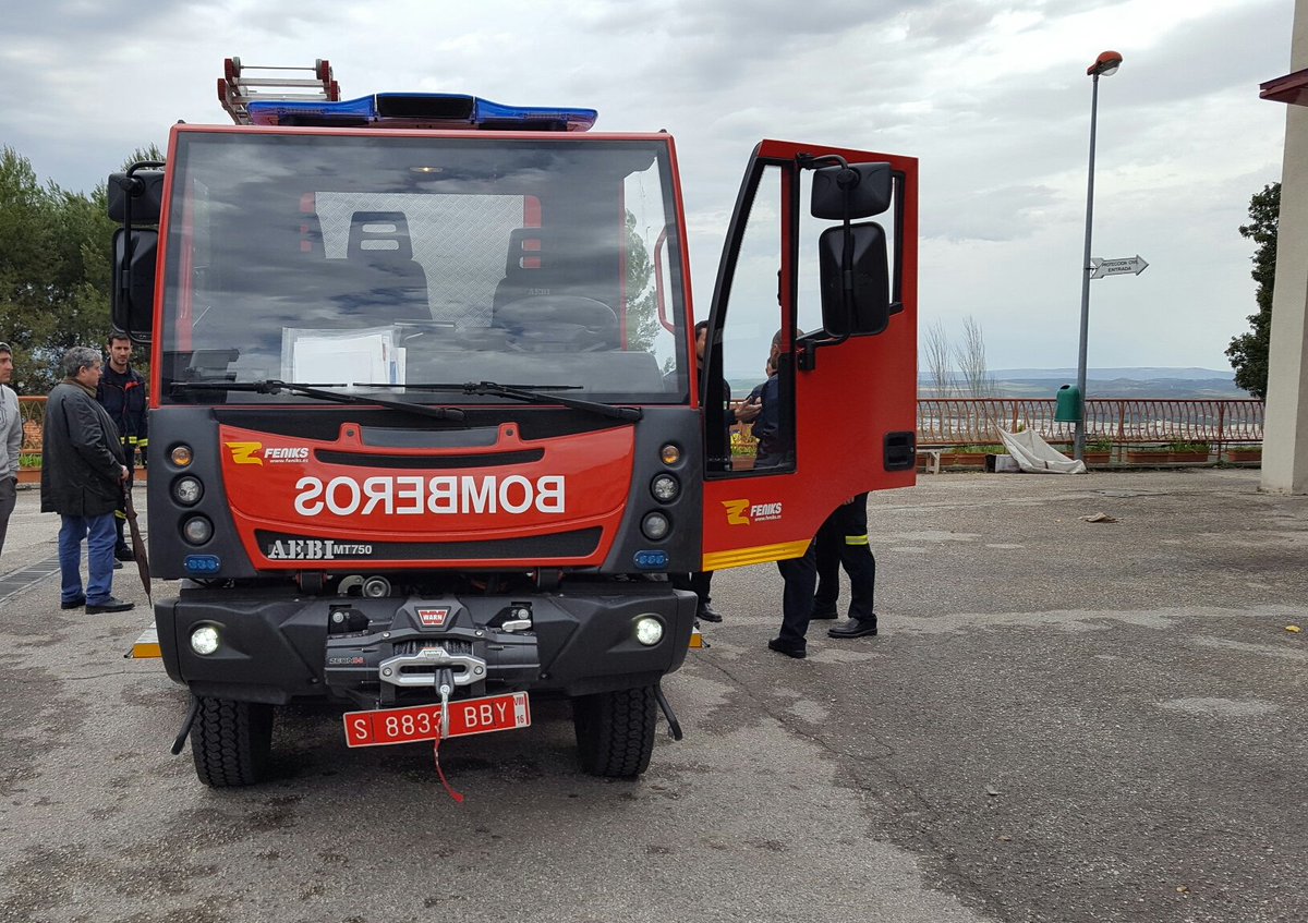 bomberosjaen's tweet photo. Esta mañana hemos asistido a una demostración del #BULKANO Bomba Urbana Ligera de la empresa https://t.co/vr1HjDC3ig https://t.co/bjctN8ABJg