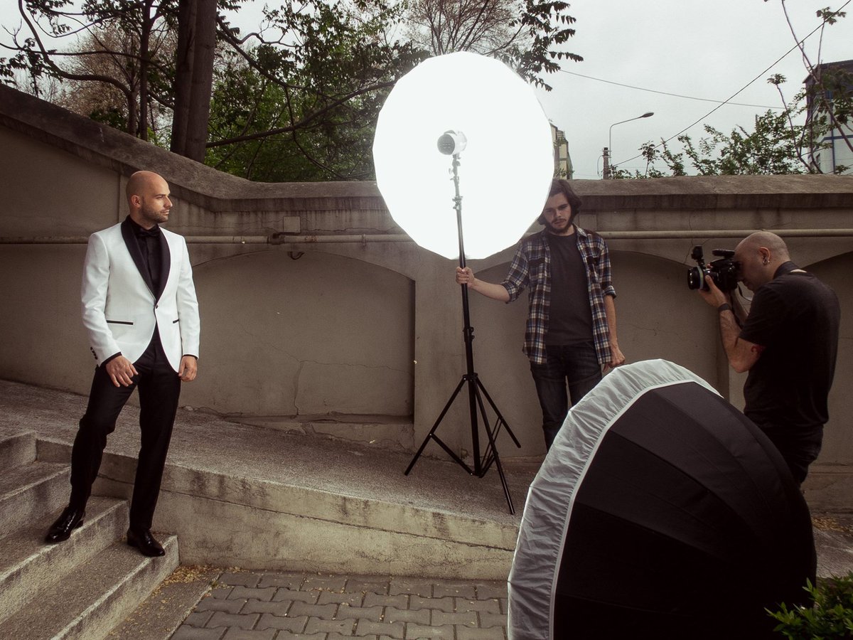 ZiaVey's tweet photo. #bts #shooting #fashion #men #style #editorial #outdoor https://t.co/RxOcZHaTpq