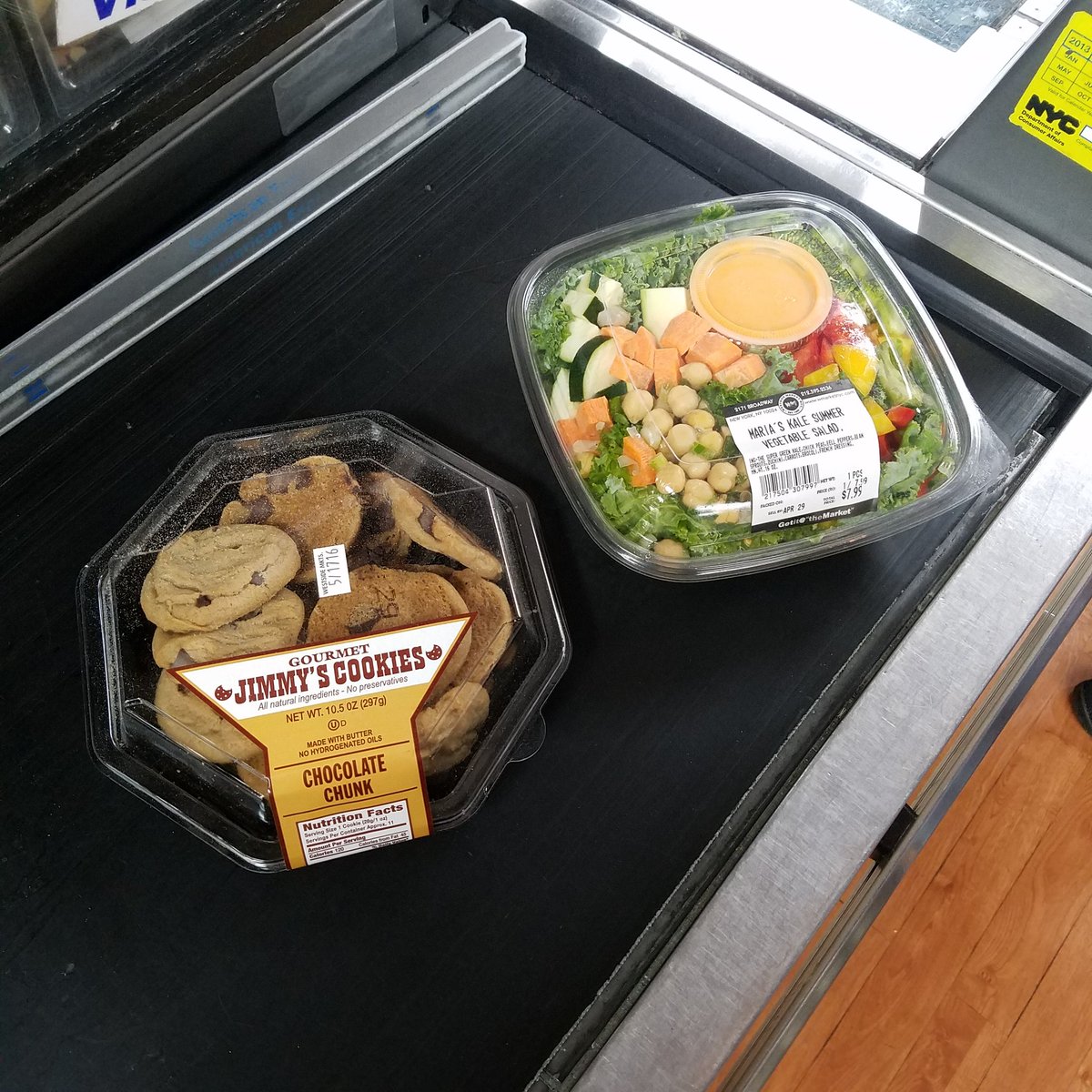 MattBellassai's tweet photo. well balanced lunch https://t.co/0SyuEpW7WT