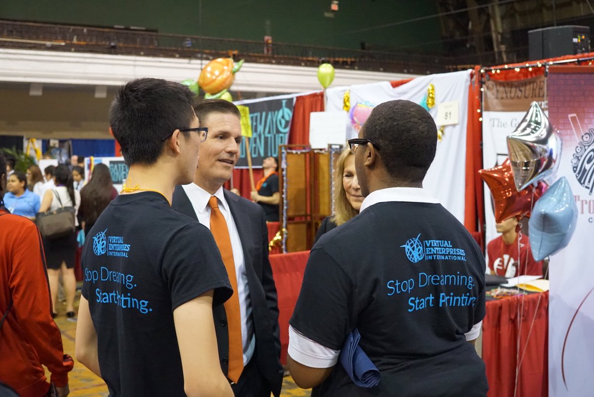 DigitalRiskJobs's tweet photo. .@JPTVEI Focal Point you all look great at the @VEInternational trade show! #2016YBS 👏 https://t.co/93uypbJDBn