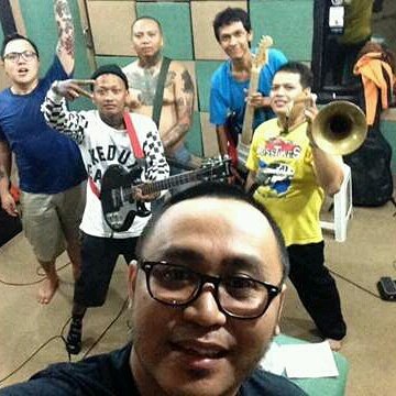 handisya's tweet photo. The balitones gigs : 23/4 ayucious denpasar, 24/4 lippomall kuta, 1/5 broadcast bar seseh beach https://t.co/EkqhefX1z2