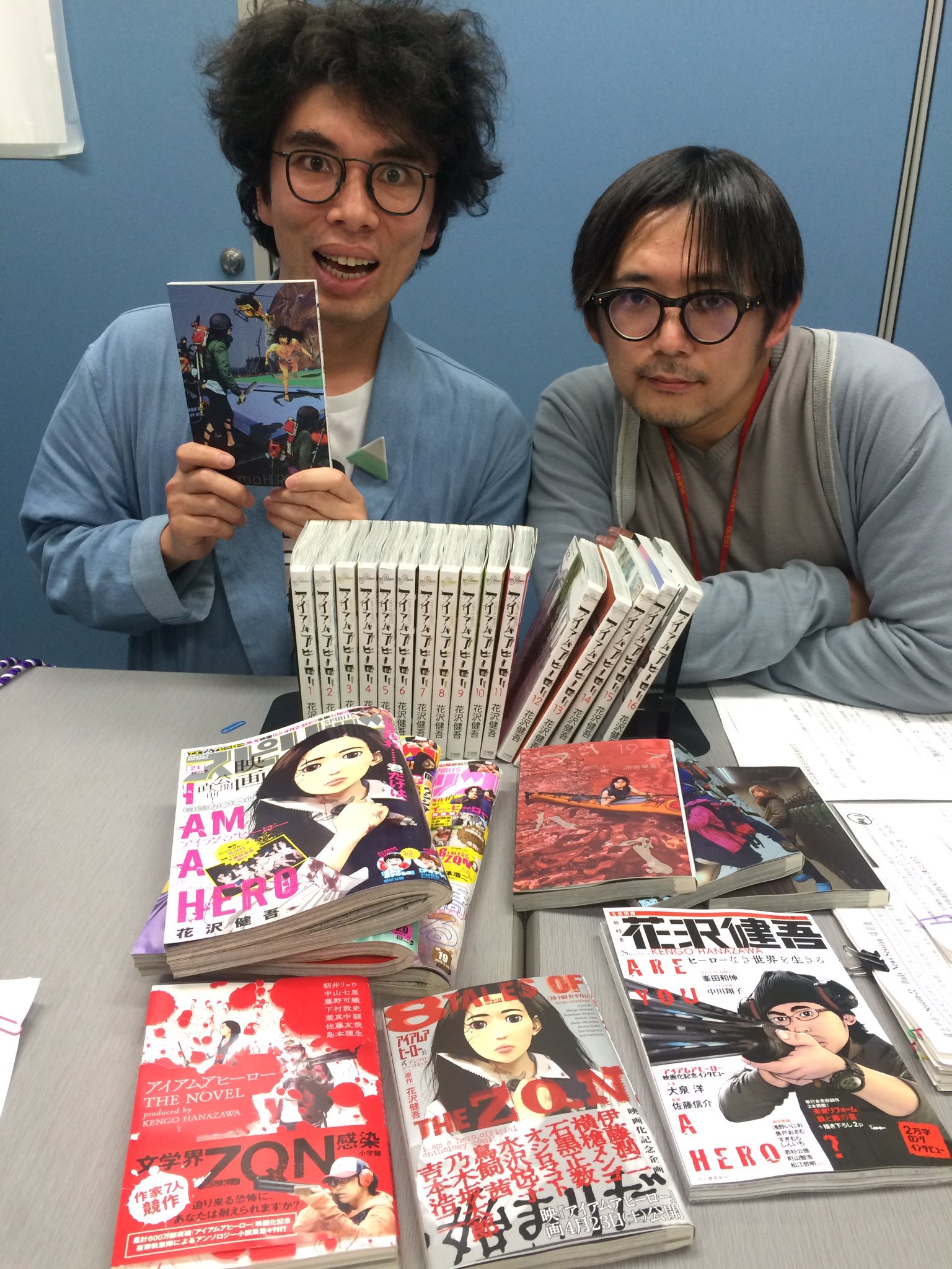 花沢健吾２誌同時連載開始 公式 Sur Twitter 楽屋で打ち合わせ中 告知 23 55 漫画家 花沢健吾 ラーメンズ 片桐仁 アイアムアヒーロー を語る Tbsラジオ 荻上チキ Session 22 平日22時 T Co Sz9q8b3edl Ss954 T Co