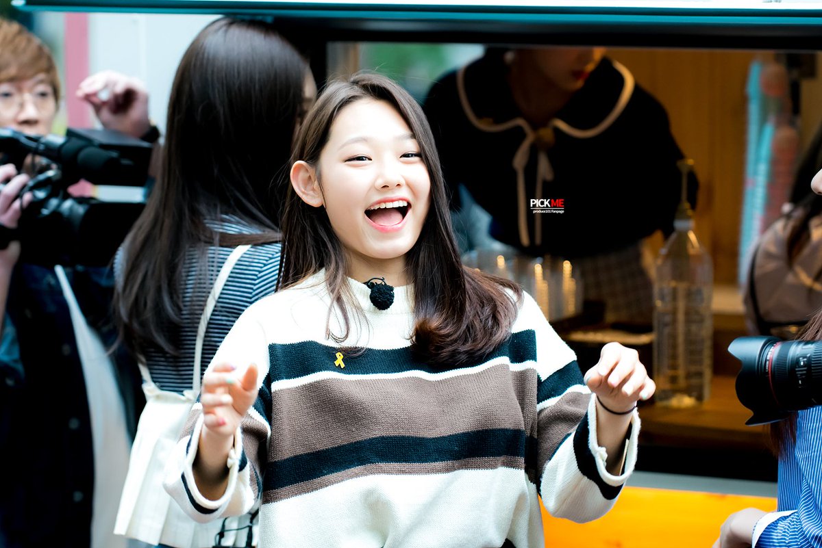PICK_ME101's tweet photo. 160416 게릴라이벤트 
#ioi #아이오아이 
#강미나 #젤리피쉬

우리귤 순정만화미 미쳐...

https://t.co/2vuyV5J3R4 https://t.co/bnVxRsVTgd