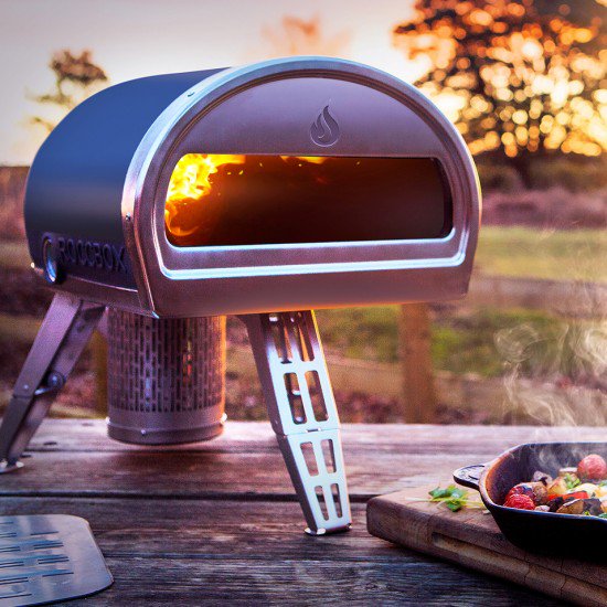 foodandwine's tweet photo. This portable pizza oven is big on style. #FWx https://t.co/VGJunwDiVN https://t.co/sbSmiy0pDq