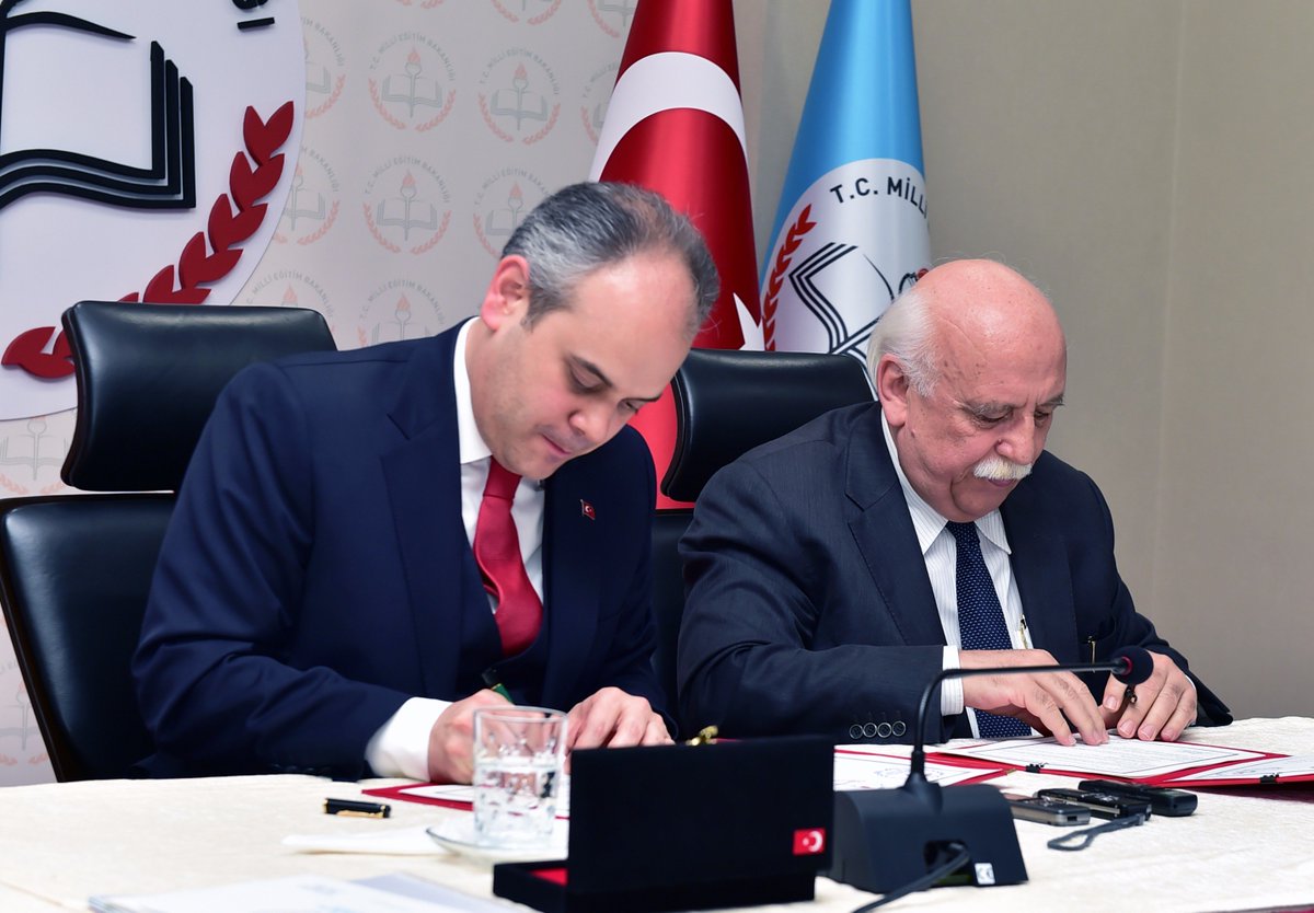 tcmeb's tweet photo. Öğrencilere 23 Nisan hediyesi gibi protokol
https://t.co/jd9l3Rr9xA https://t.co/RfcXQZCpgI