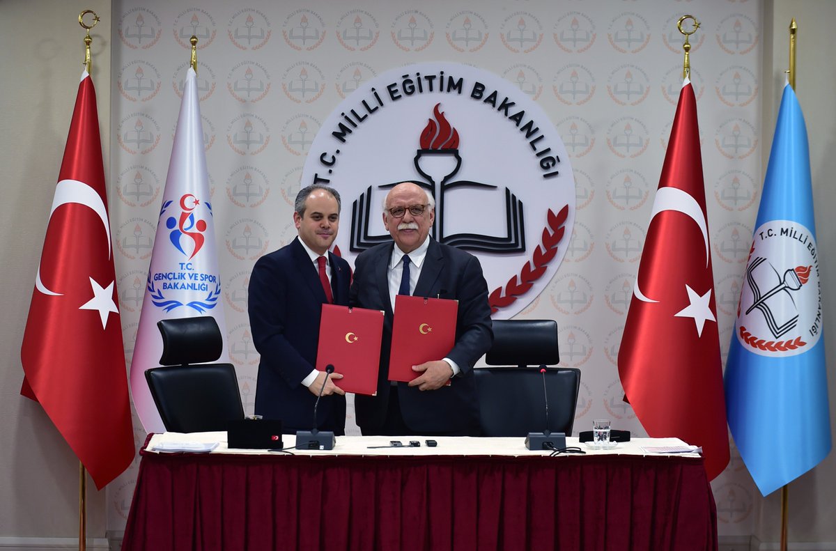 tcmeb's tweet photo. Öğrencilere 23 Nisan hediyesi gibi protokol
https://t.co/jd9l3Rr9xA https://t.co/RfcXQZCpgI
